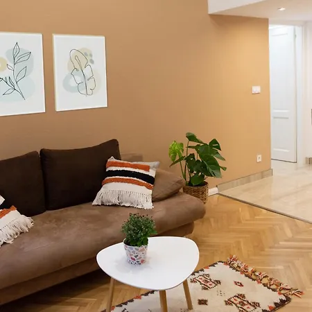 Luther Cappucino For 3 People, Free Ac Lejlighed Budapest