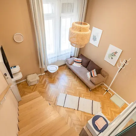 Luther Cappucino For 3 People, Free Ac Lejlighed Budapest