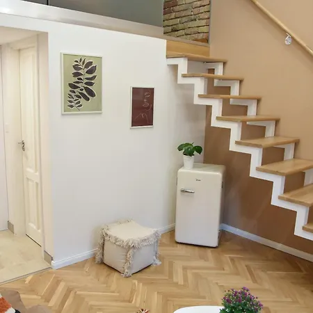 Luther Cappucino For 3 People, Free Ac Budapest