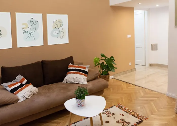 Luther Cappucino For 3 People, Free Ac Apartment Budapest